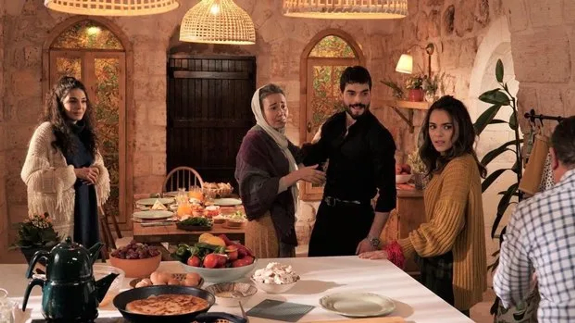 Aysun Metiner, Akin Akinözü, Ebru Sahin, and Sera Kutlubey in Hercai: 57.Bölüm (2021)