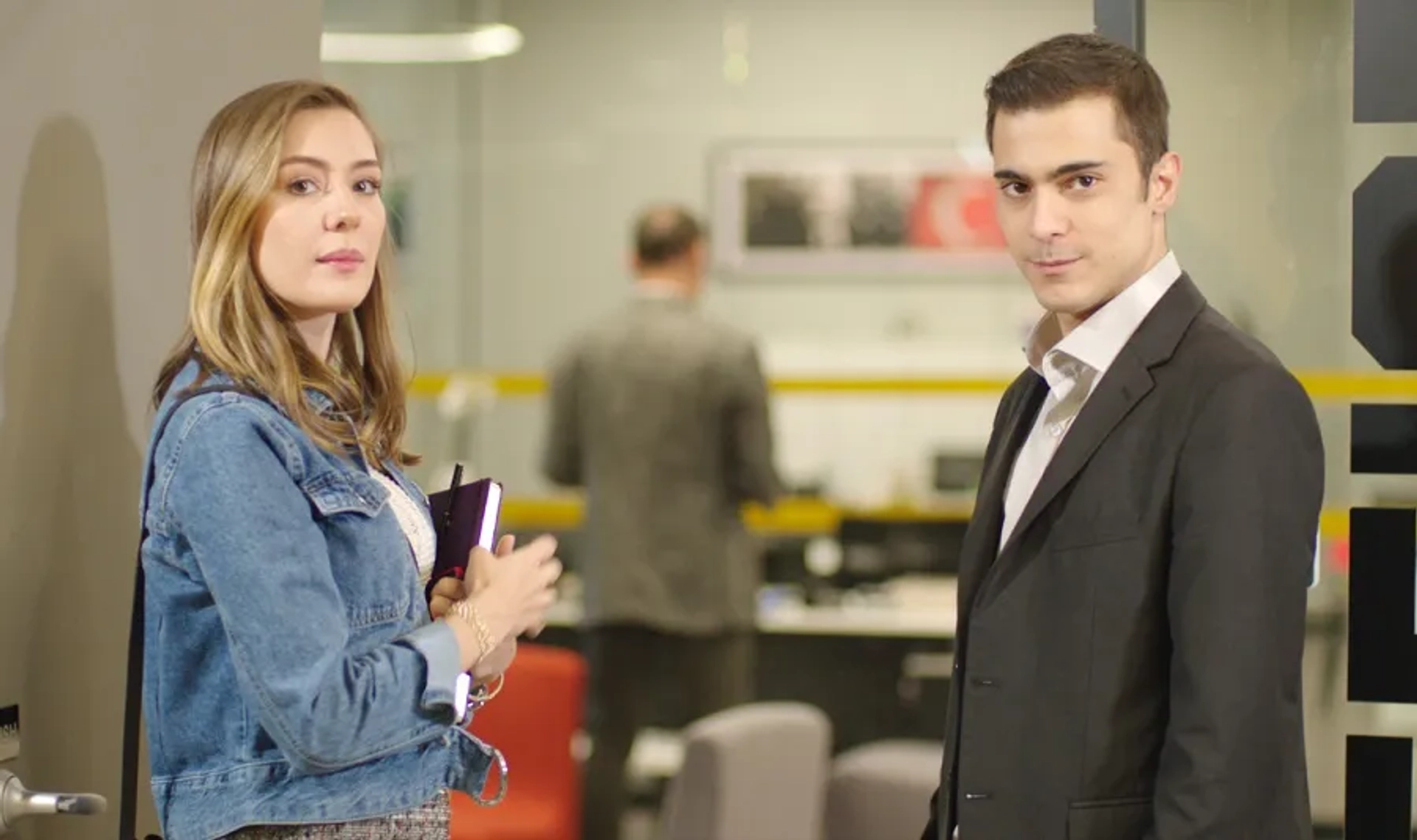 Ege Kökenli and Dogac Yildiz in Forbidden Apple: 45. Bolum (2019)