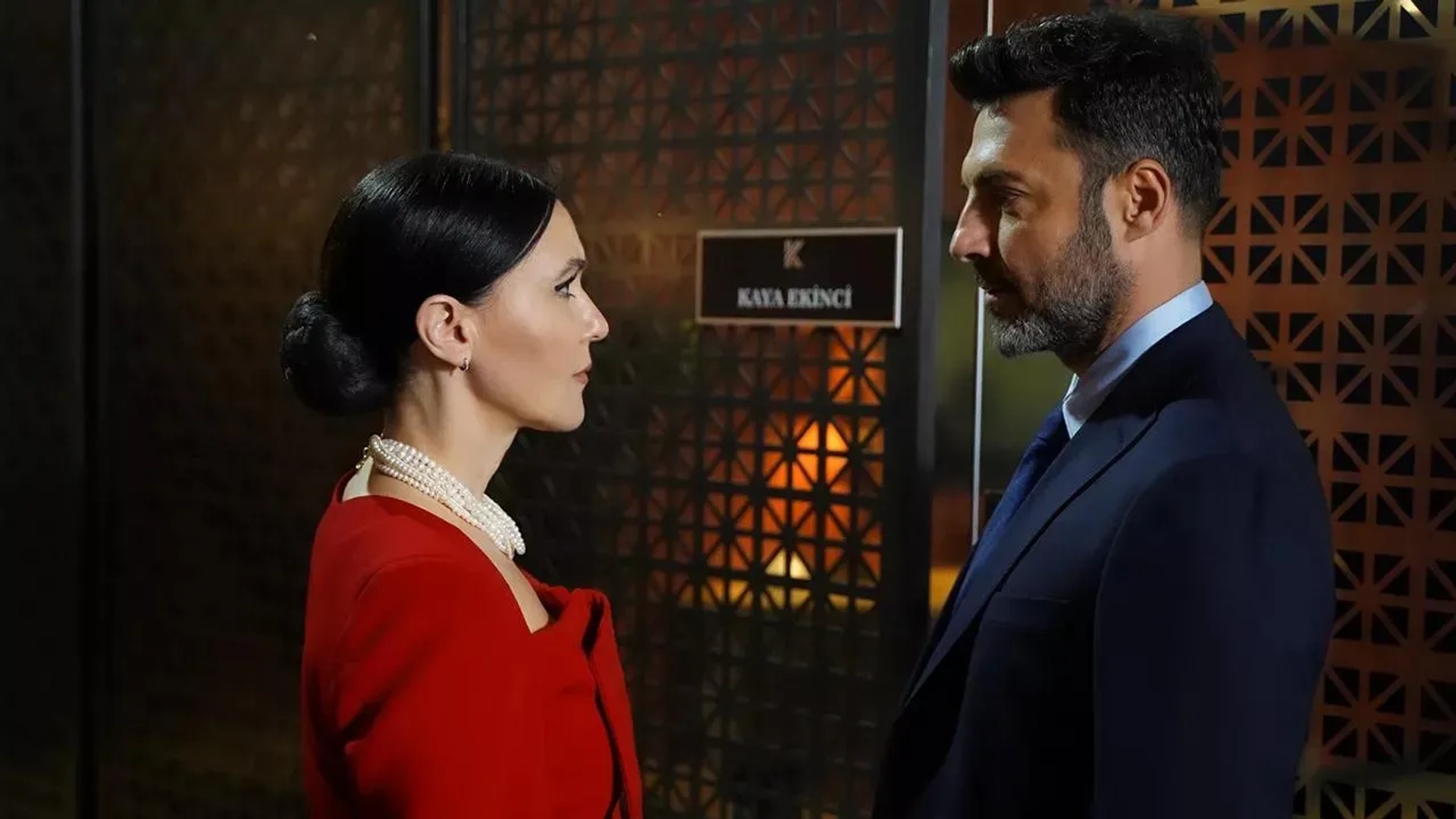 Sevval Sam and Baris Kilic in Forbidden Apple: 107. Bolum (2021)