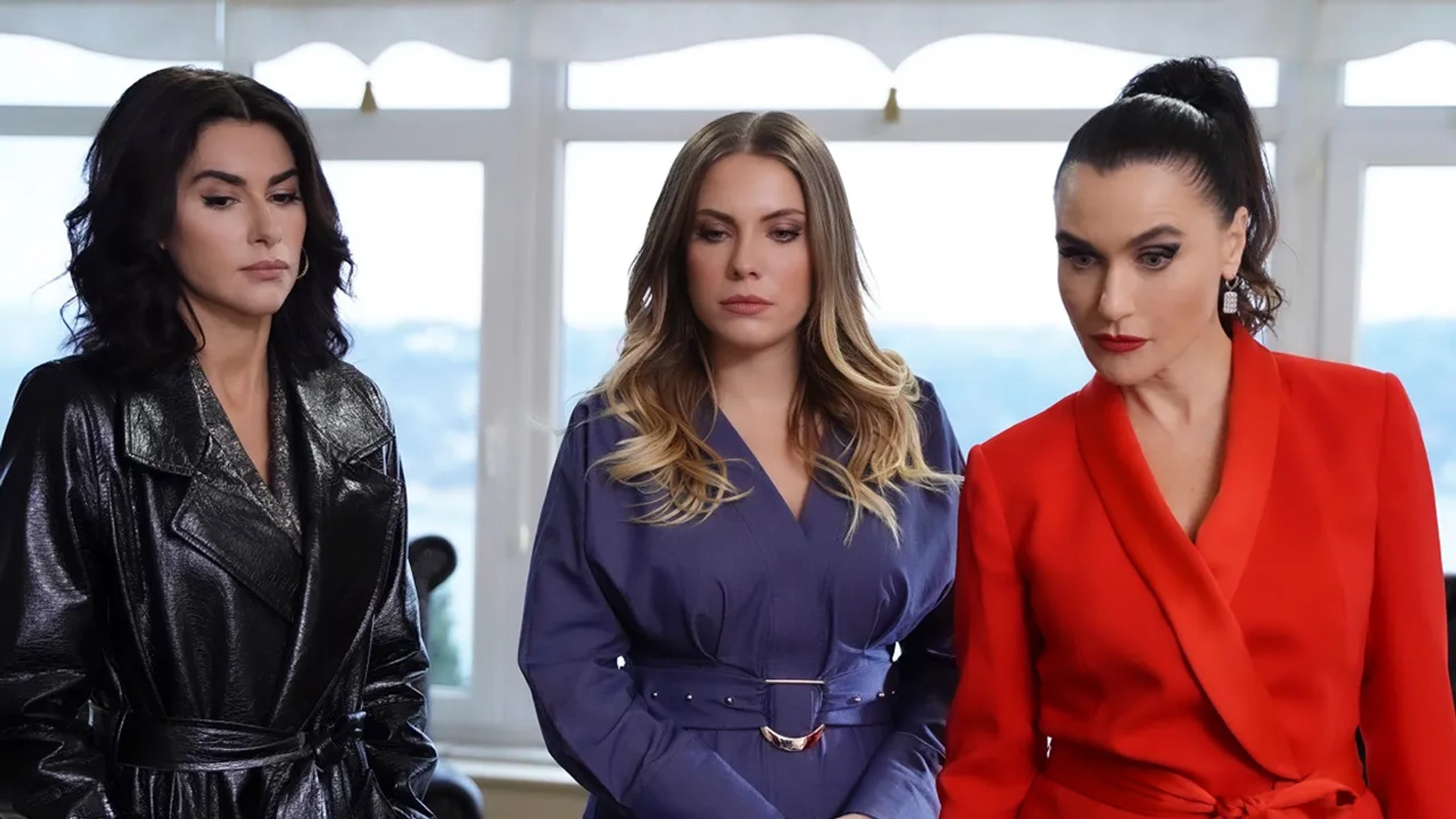 Sevval Sam, Nesrin Cavadzade, and Eda Ece in Forbidden Apple: Episode #4.14 (2020)