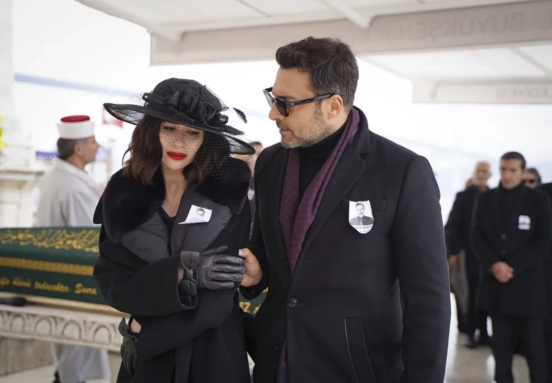 Baris Kilic and Nesrin Cavadzade in Forbidden Apple: Episode #3.25 (2020)