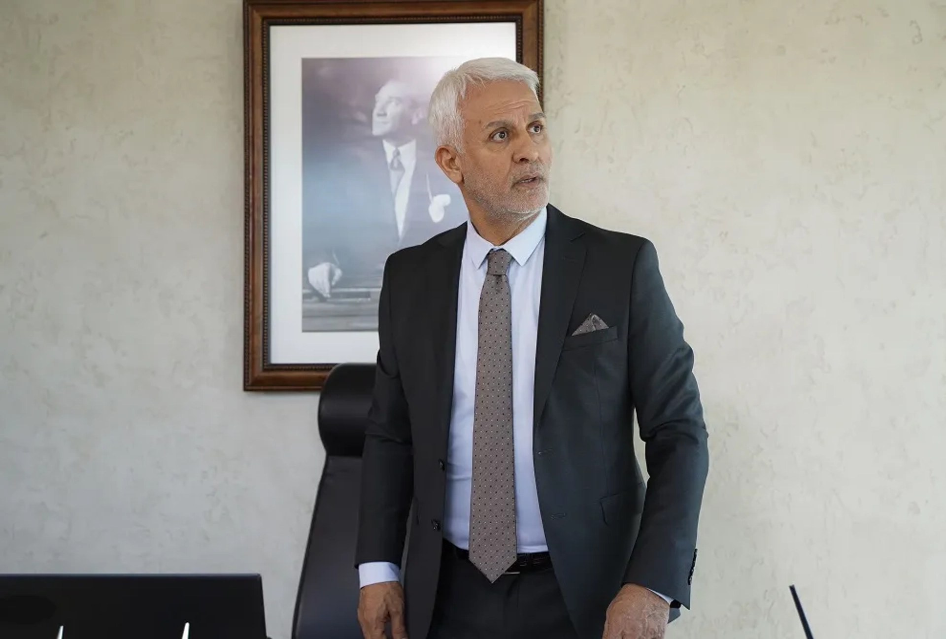 Talat Bulut in Forbidden Apple: Episode #3.21 (2020)