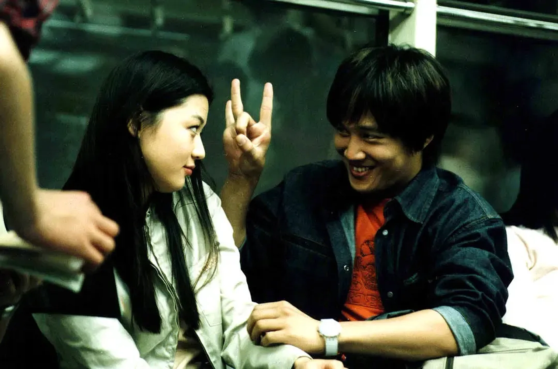 Jun Ji-hyun and Tae-Hyun Cha in My Sassy Girl (2001)