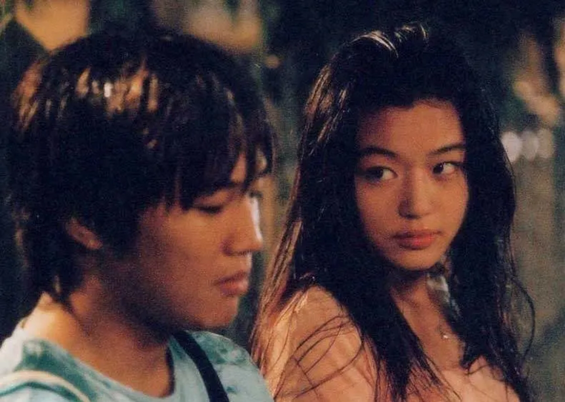 Jun Ji-hyun and Tae-Hyun Cha in My Sassy Girl (2001)