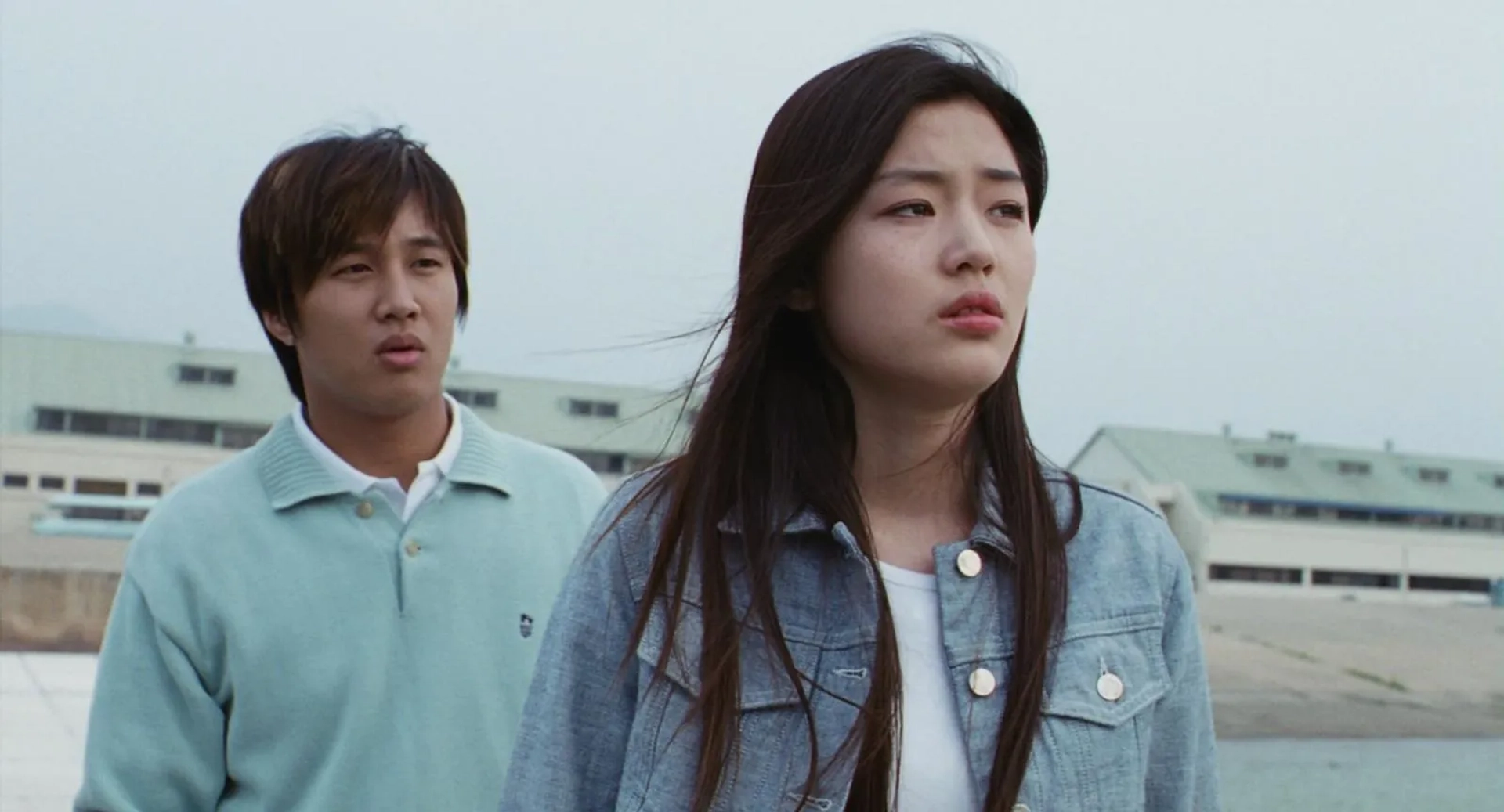 Jun Ji-hyun and Tae-Hyun Cha in My Sassy Girl (2001)