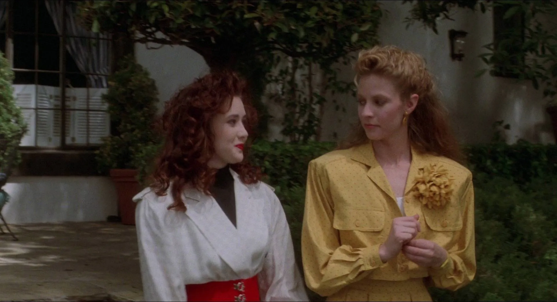 Shannen Doherty and Lisanne Falk in Heathers (1988)