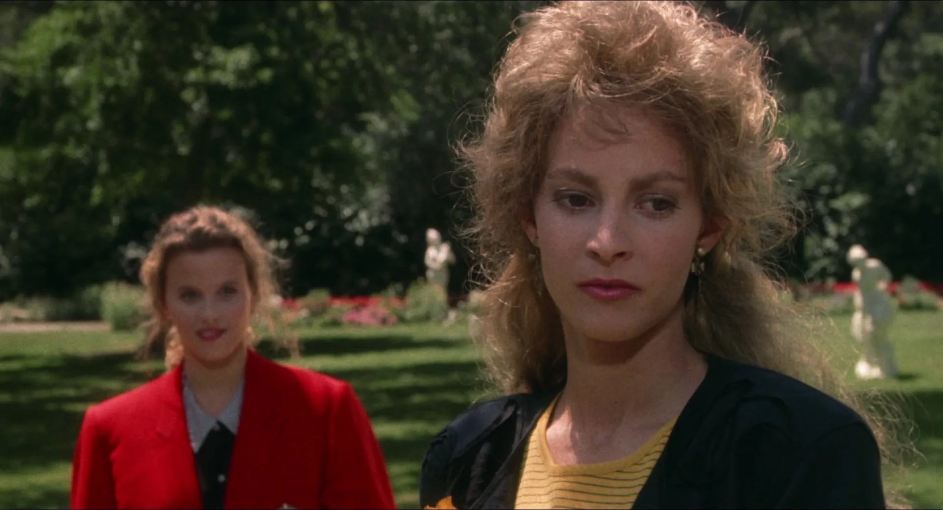 Lisanne Falk and Kim Walker in Heathers (1988)
