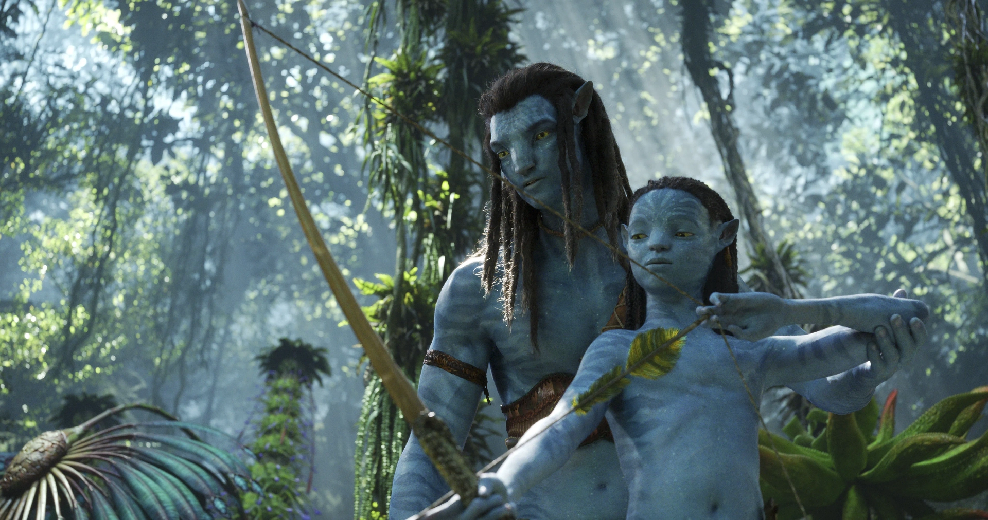 Sam Worthington and Jamie Flatters in Avatar: The Way of Water (2022)