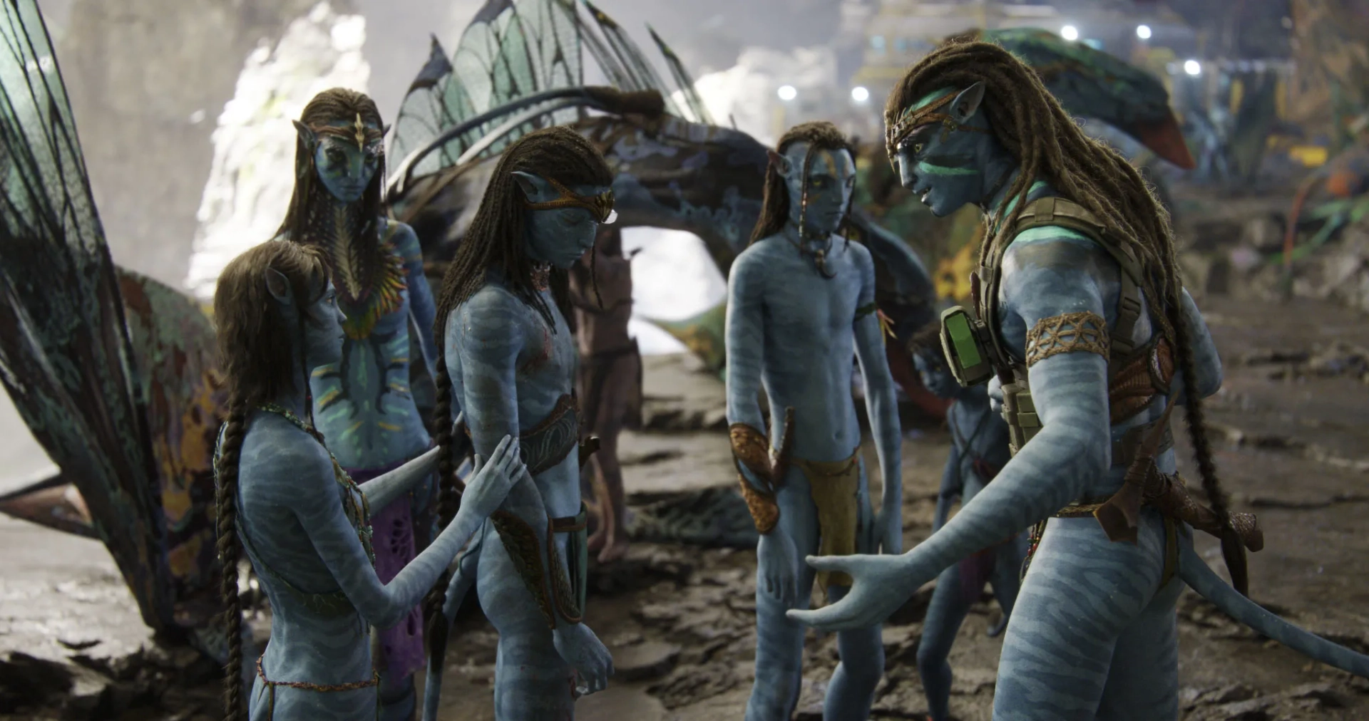 Sigourney Weaver, Zoe Saldana, Sam Worthington, Britain Dalton, Jamie Flatters, and Trinity Jo-Li Bliss in Avatar: The Way of Water (2022)