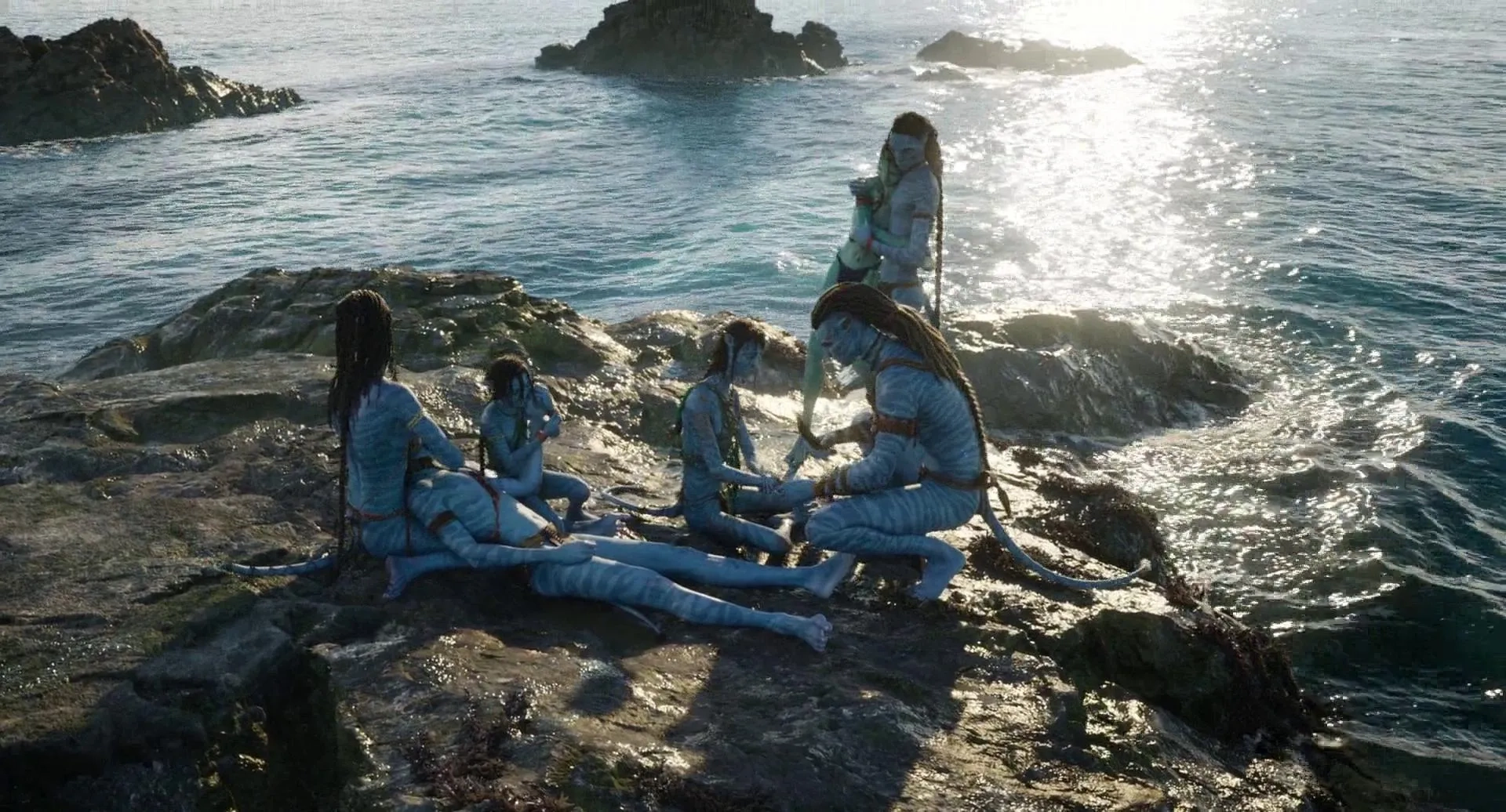 Sigourney Weaver, Zoe Saldana, Sam Worthington, Bailey Bass, Britain Dalton, Jamie Flatters, and Trinity Jo-Li Bliss in Avatar: The Way of Water (2022)