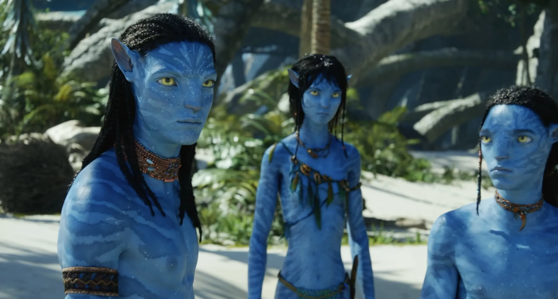 Sigourney Weaver, Britain Dalton, and Jamie Flatters in Avatar: The Way of Water (2022)