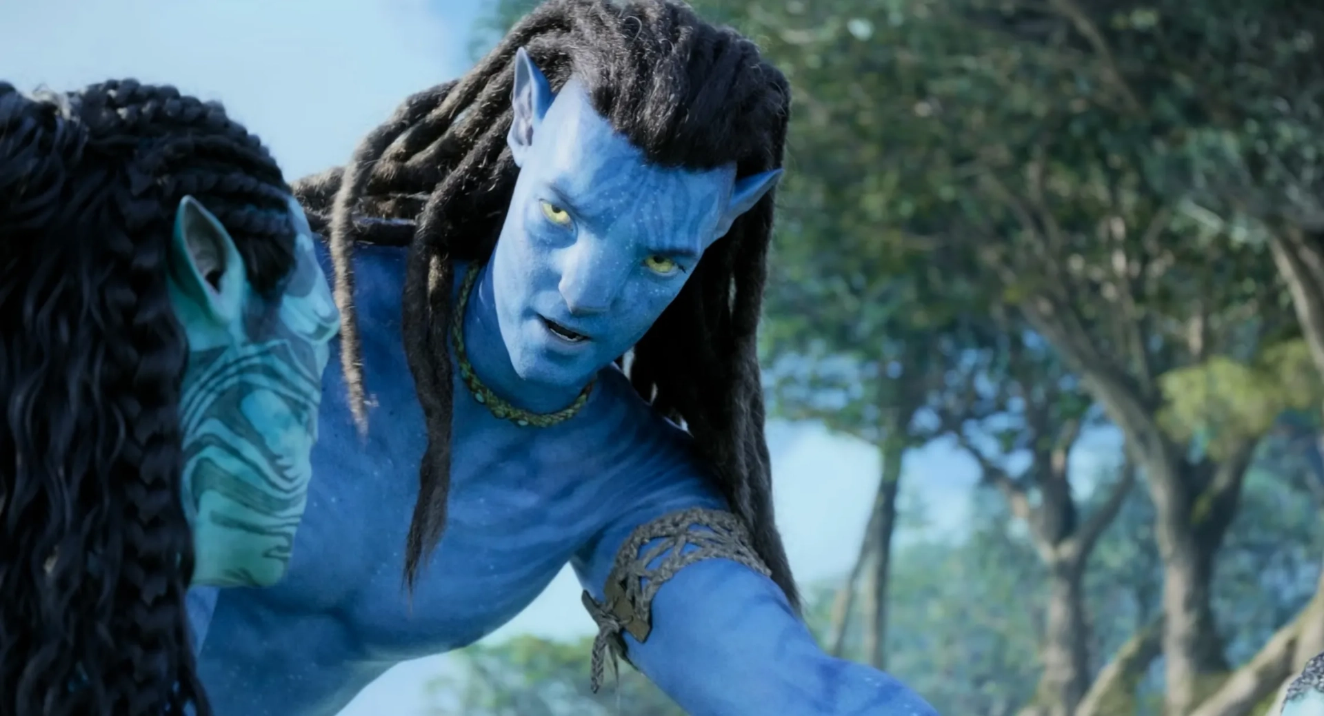 Cliff Curtis and Sam Worthington in Avatar: The Way of Water (2022)