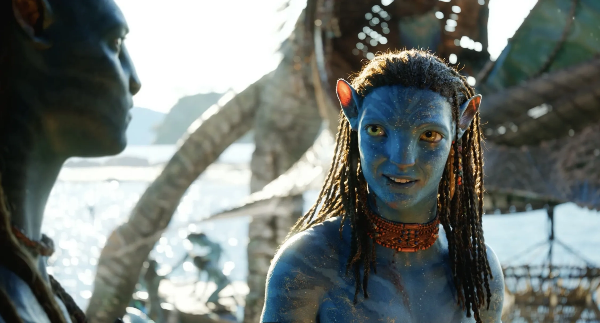 Sam Worthington and Jamie Flatters in Avatar: The Way of Water (2022)