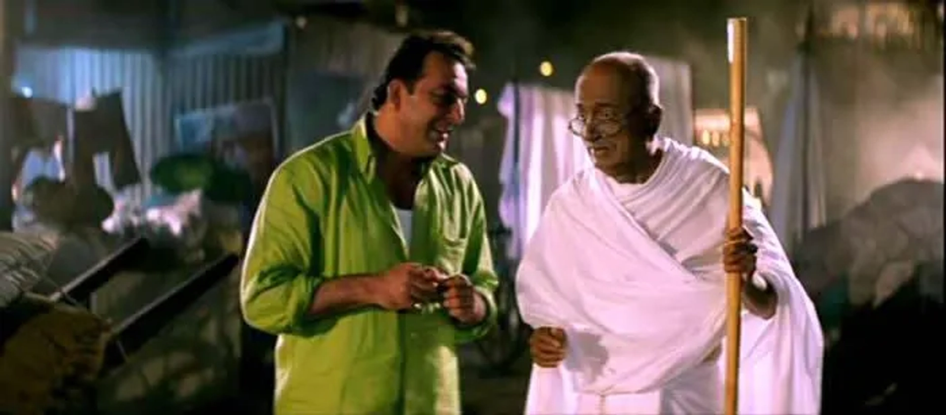 Sanjay Dutt and Dilip Prabhavalkar in Carry On, Munna Bhai (2006)