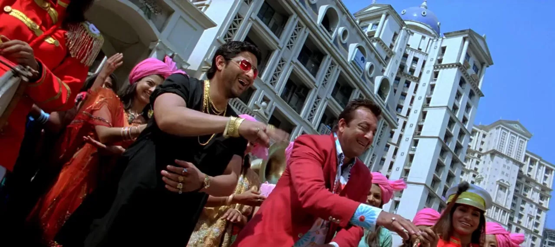 Sanjay Dutt and Arshad Warsi in Carry On, Munna Bhai (2006)