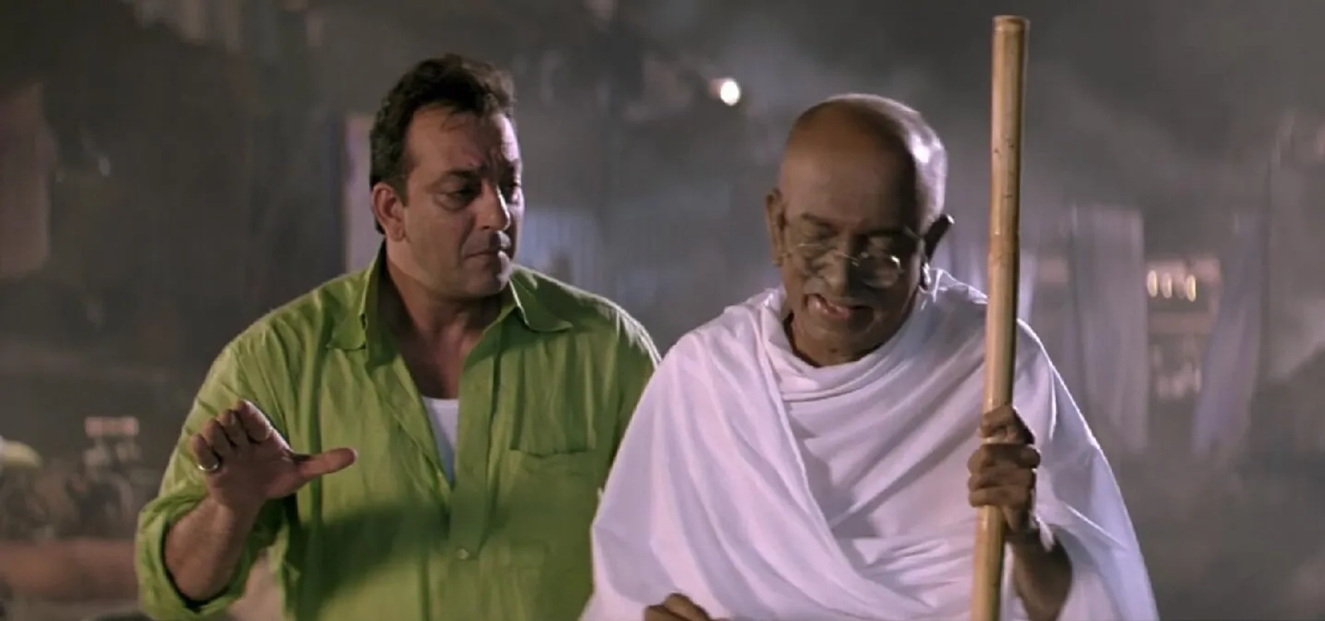 Sanjay Dutt and Dilip Prabhavalkar in Carry On, Munna Bhai (2006)