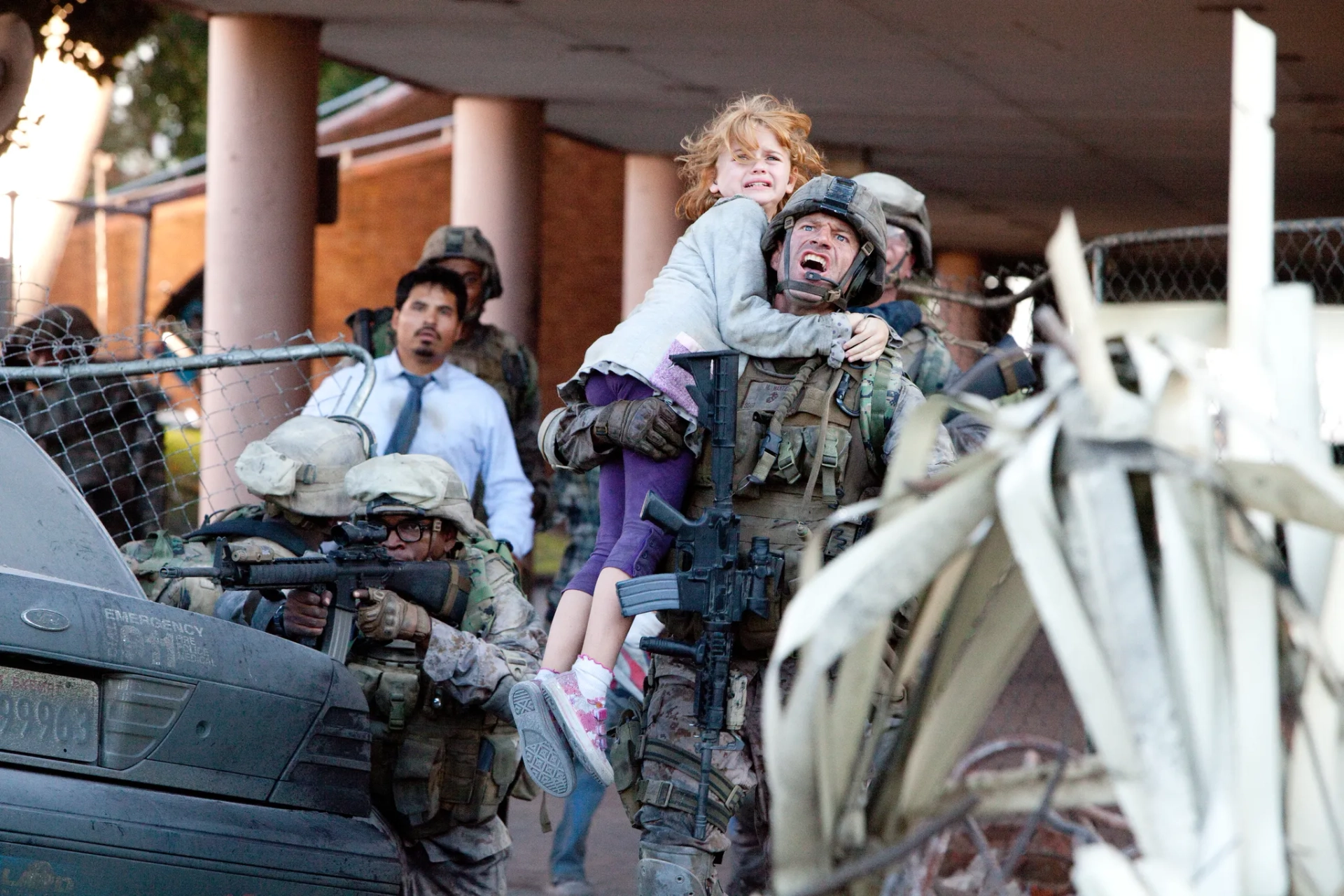 Aaron Eckhart, Michael Peña, and Joey King in Battle Los Angeles (2011)