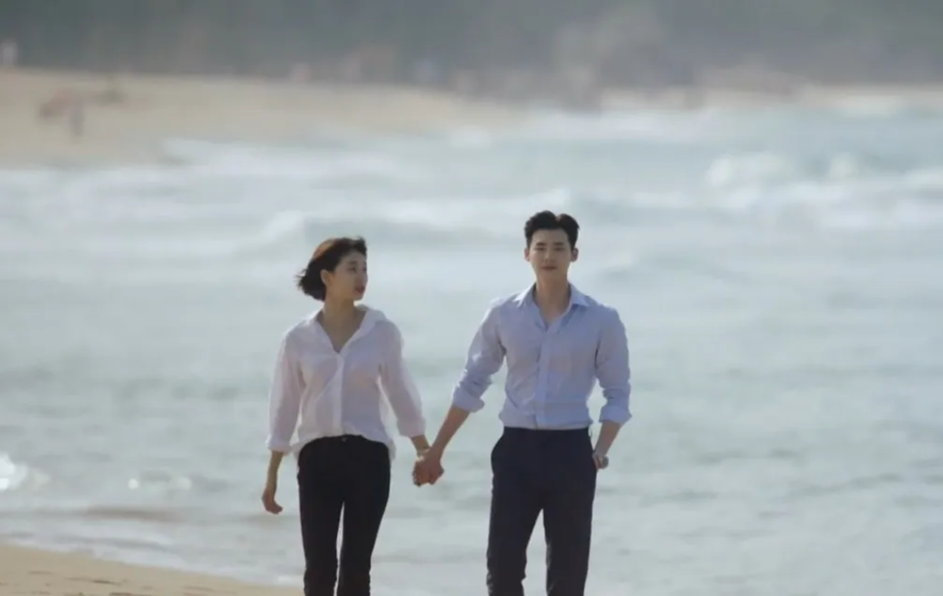 Lee Jong-Suk and Bae Suzy in While You Were Sleeping (2017)