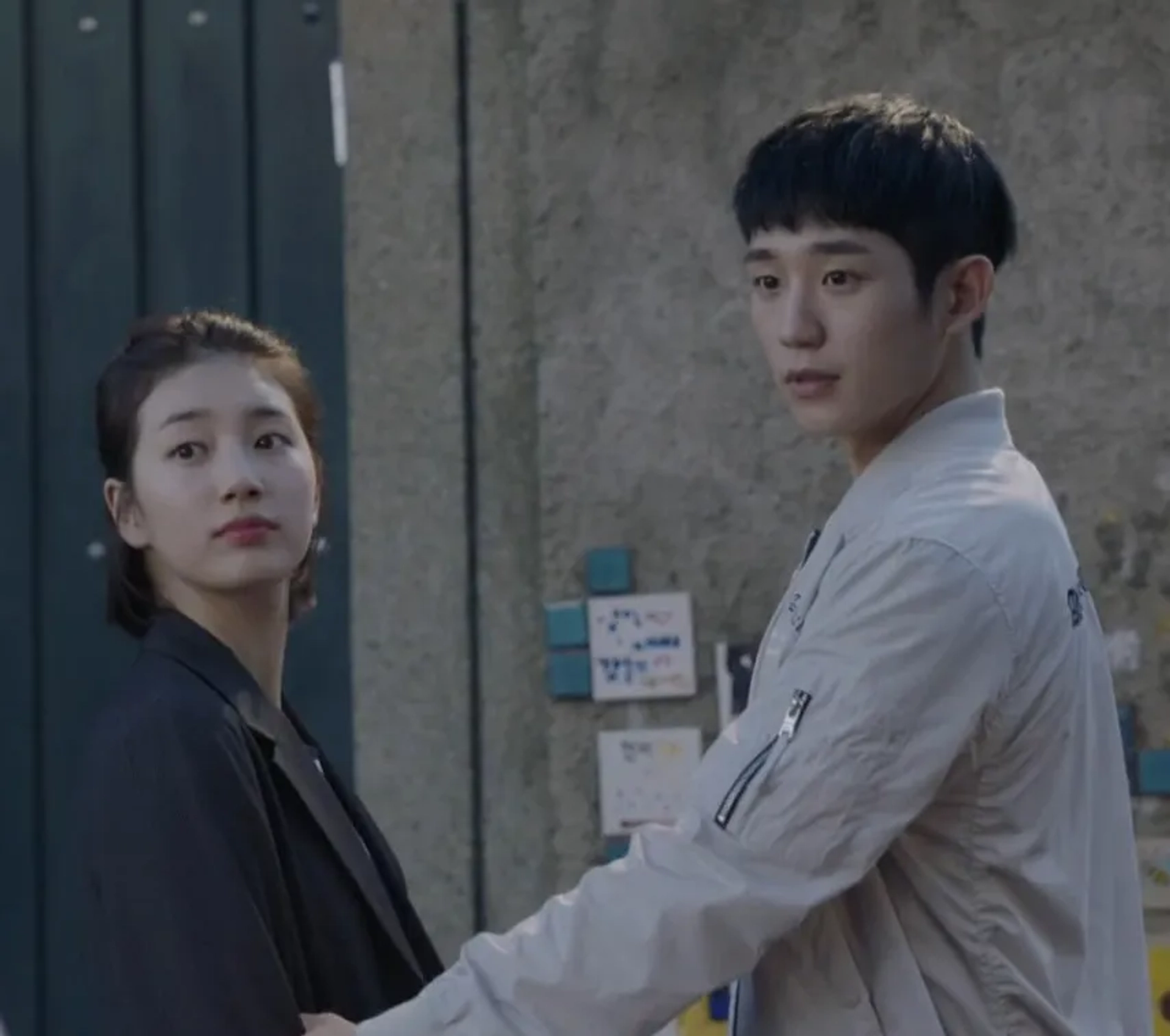 Jung Hae-in and Bae Suzy in While You Were Sleeping (2017)