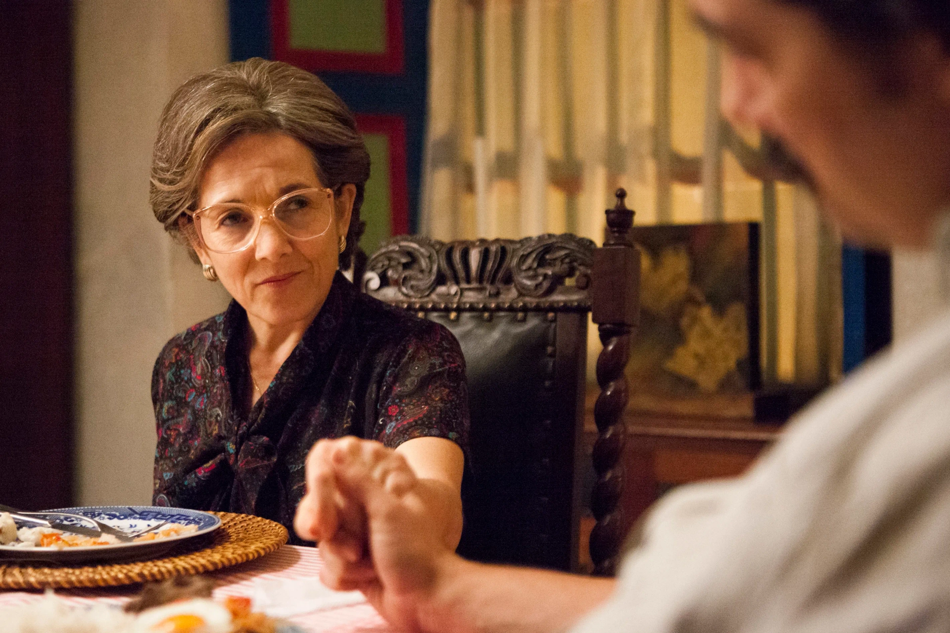 Wagner Moura and Paulina García in Narcos (2015)