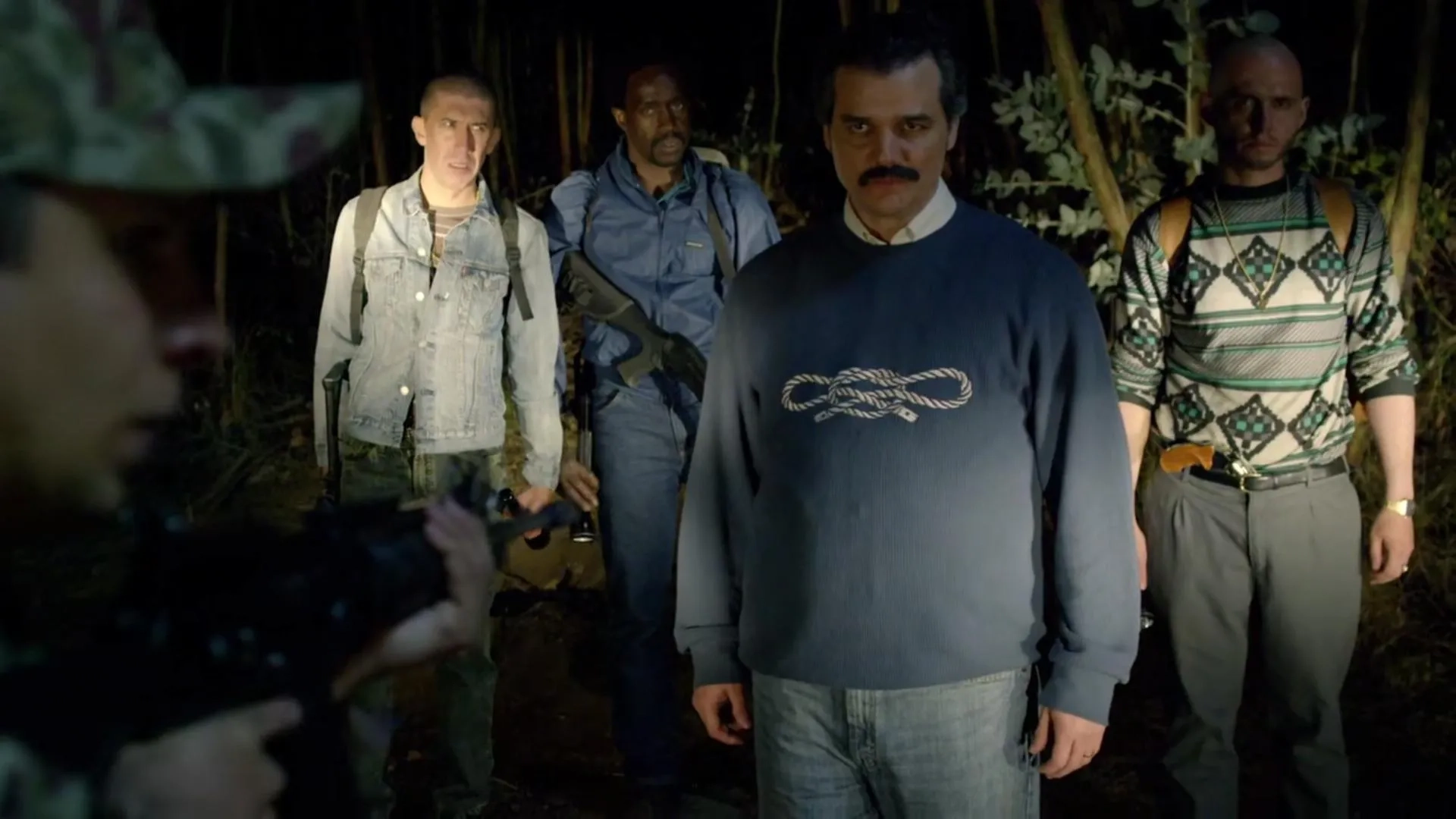 Wagner Moura, Julián Díaz, and Alejandro Buitrago in Narcos (2015)