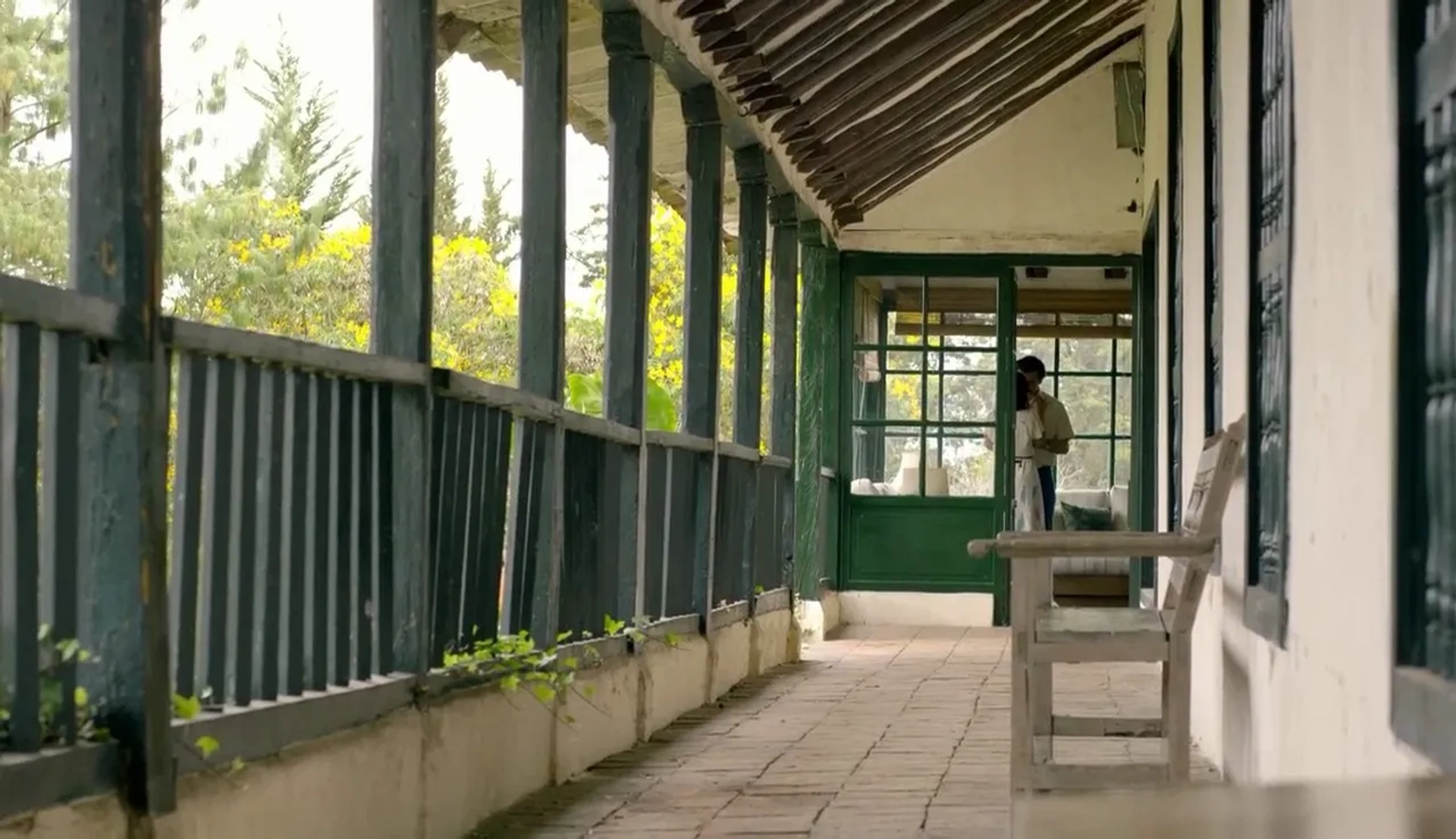 Wagner Moura and Paulina Gaitan in Narcos (2015)