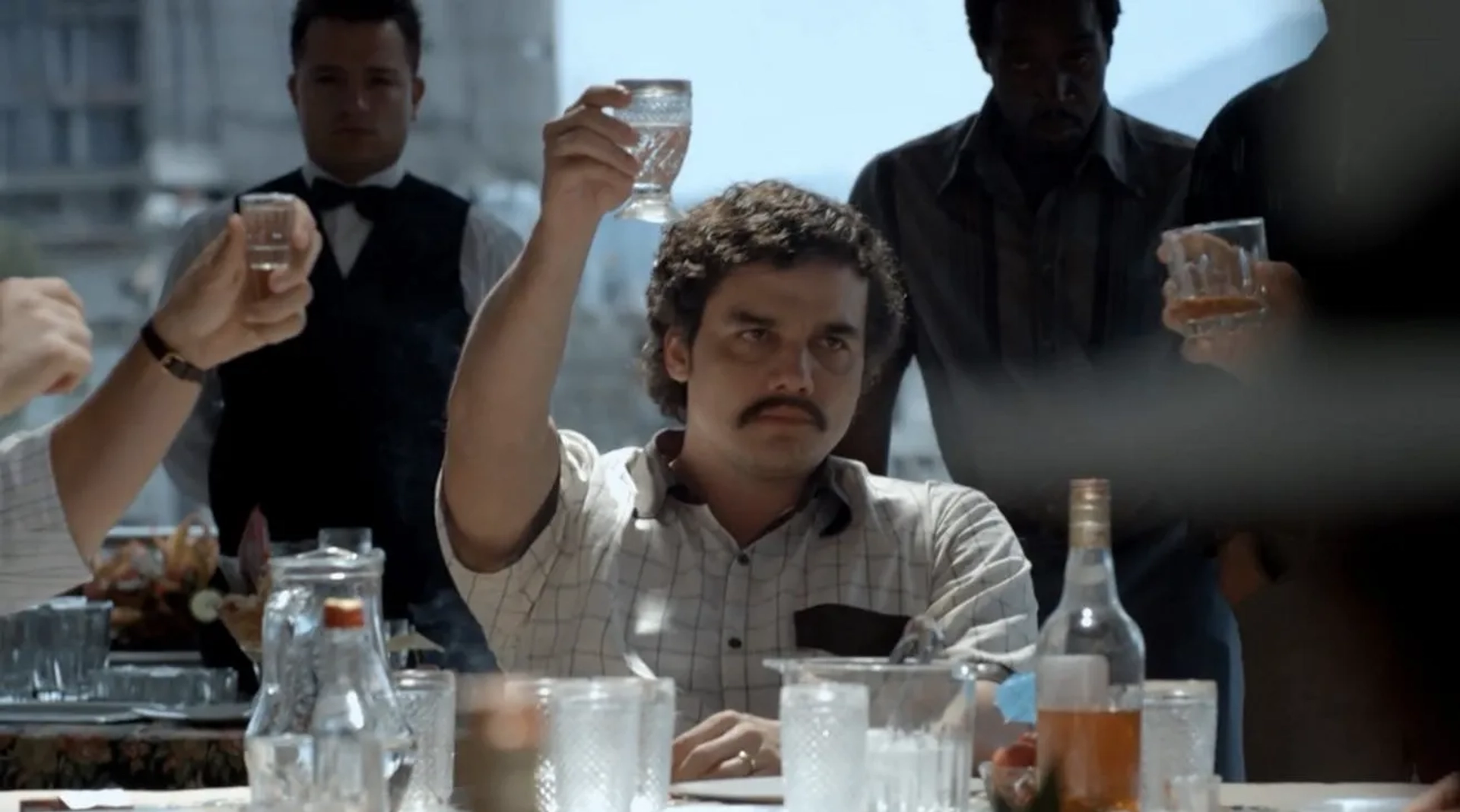 Wagner Moura and Julián Díaz in Narcos (2015)