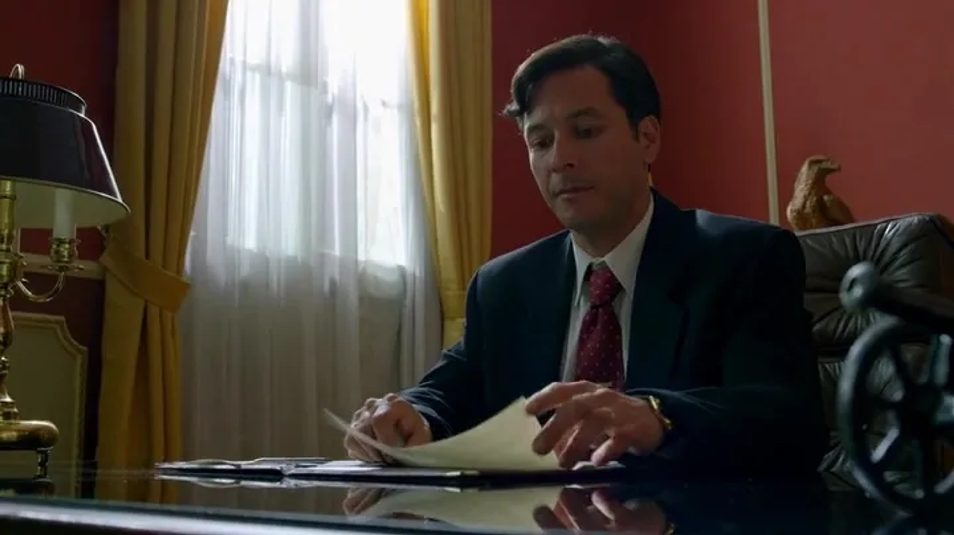 Raúl Méndez in Narcos (2015)