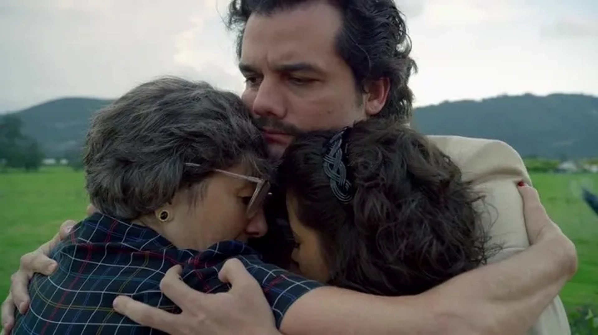 Wagner Moura, Paulina García, and Paulina Gaitan in Narcos (2015)