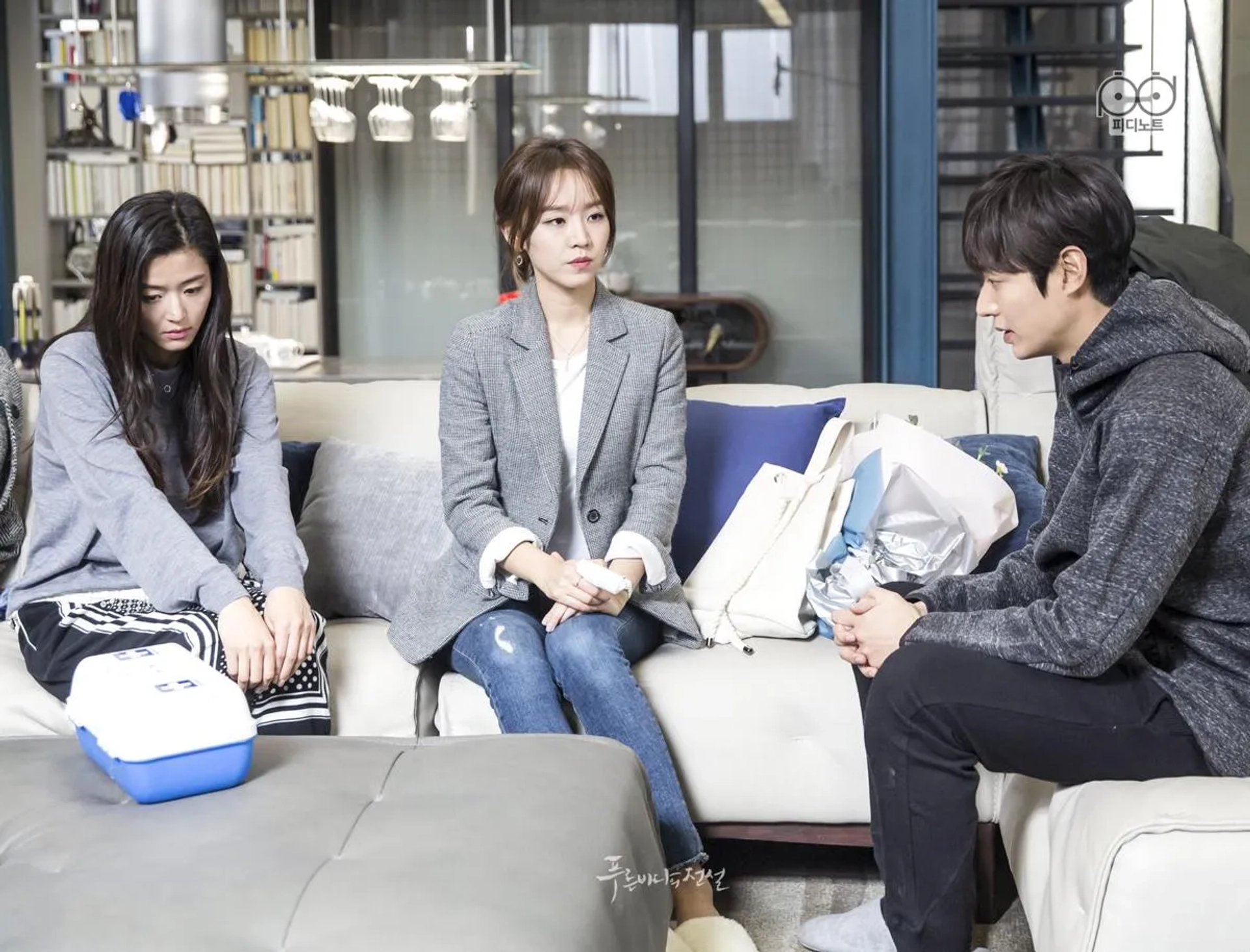 Jun Ji-hyun, Lee Min-ho, and Shin Hye-sun in Legend of the Blue Sea (2016)