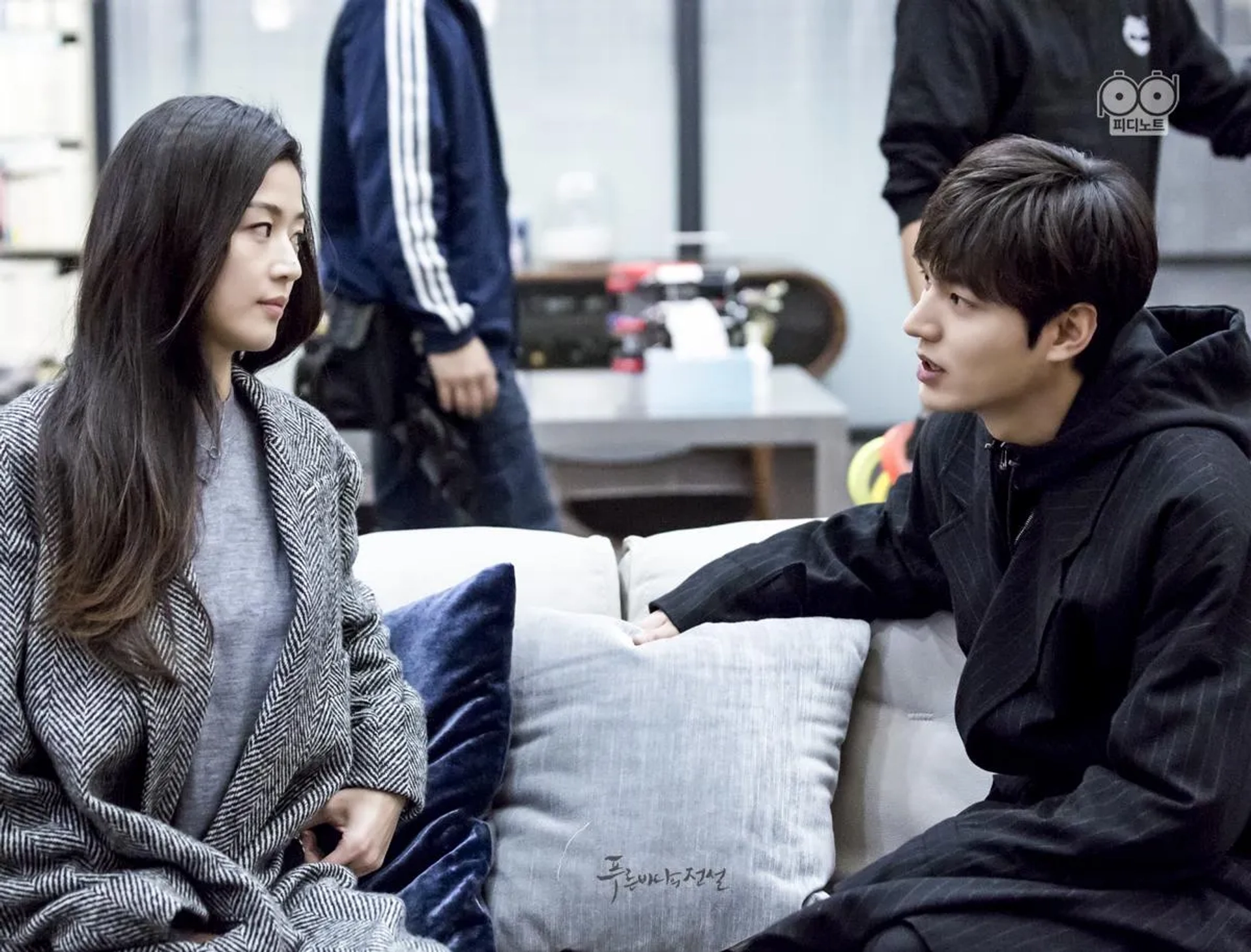 Jun Ji-hyun and Lee Min-ho in Legend of the Blue Sea (2016)