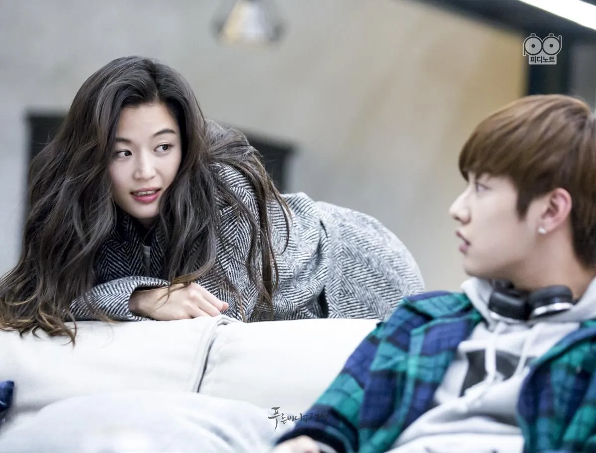 Jun Ji-hyun and Shin Won-ho in Legend of the Blue Sea (2016)