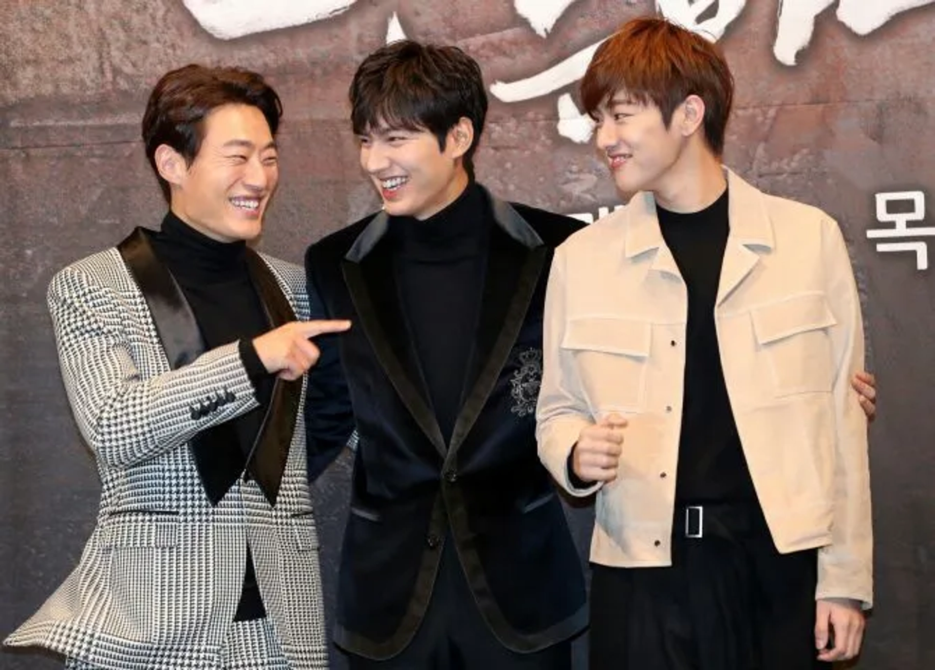 Lee Hee-joon, Lee Min-ho, and Shin Won-ho in Legend of the Blue Sea (2016)