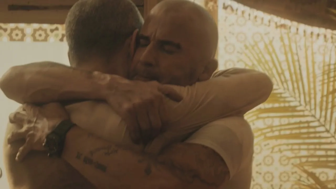 Wentworth Miller and Dominic Purcell in Prison Break (2005)