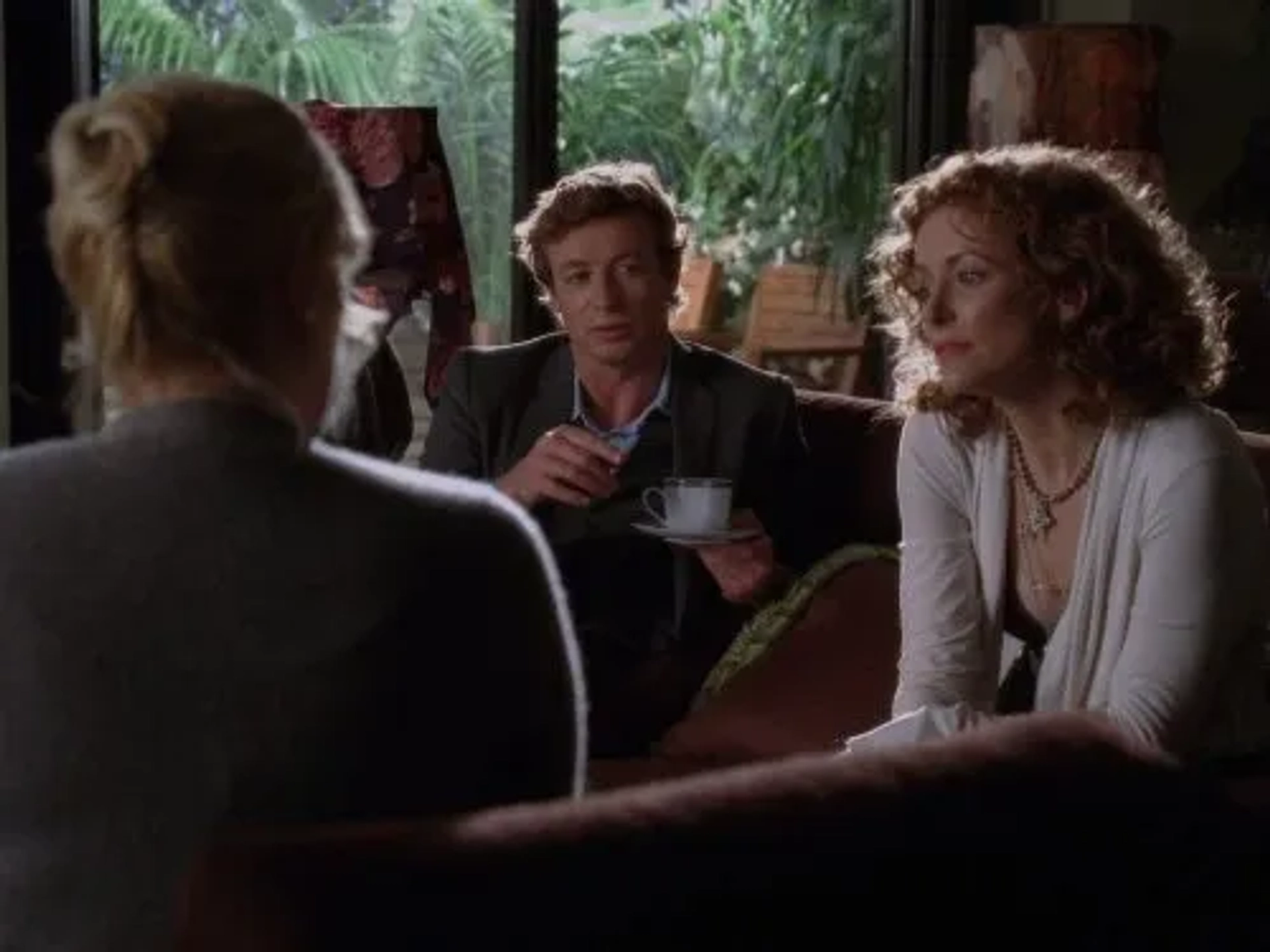 Simon Baker and Leslie Hope in The Mentalist (2008)