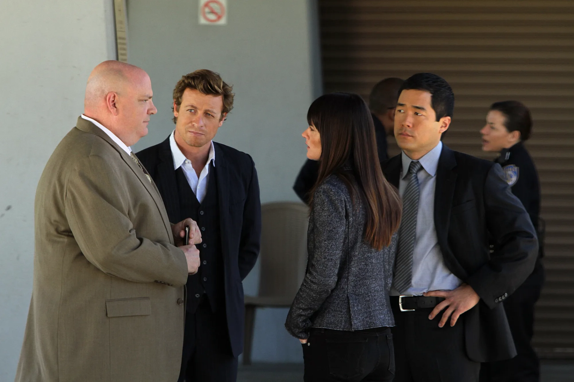Robin Tunney, Simon Baker, Pruitt Taylor Vince, and Tim Kang in The Mentalist (2008)