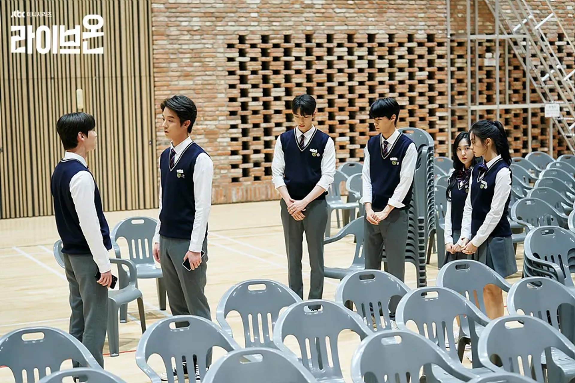 Shin Yun-Seob, Woo Da-Vi, Yang Jung-Yeon, Jo Joon-Young, Hyun Woo-Seok, and Min-Hyun Hwang in Live On (2020)