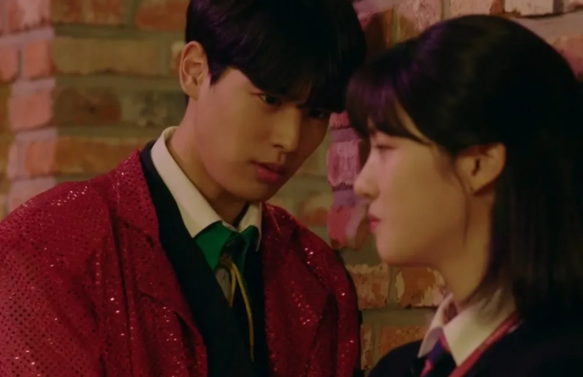 Yang Hye-Ji and Byungchan in Live On (2020)