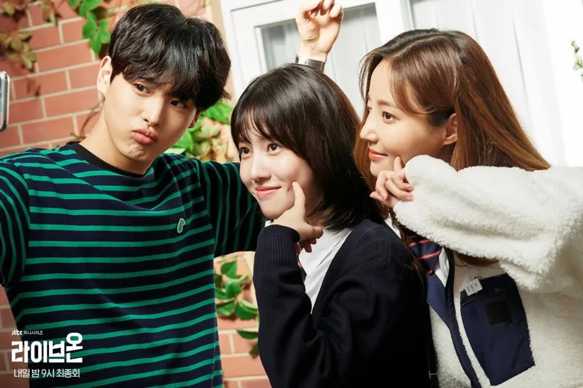 Yeonwoo, Yang Hye-Ji, and Byungchan in Live On (2020)