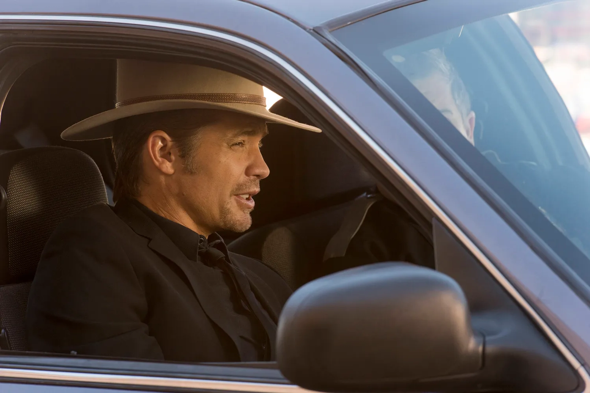 Timothy Olyphant and Patton Oswalt in Justified (2010)