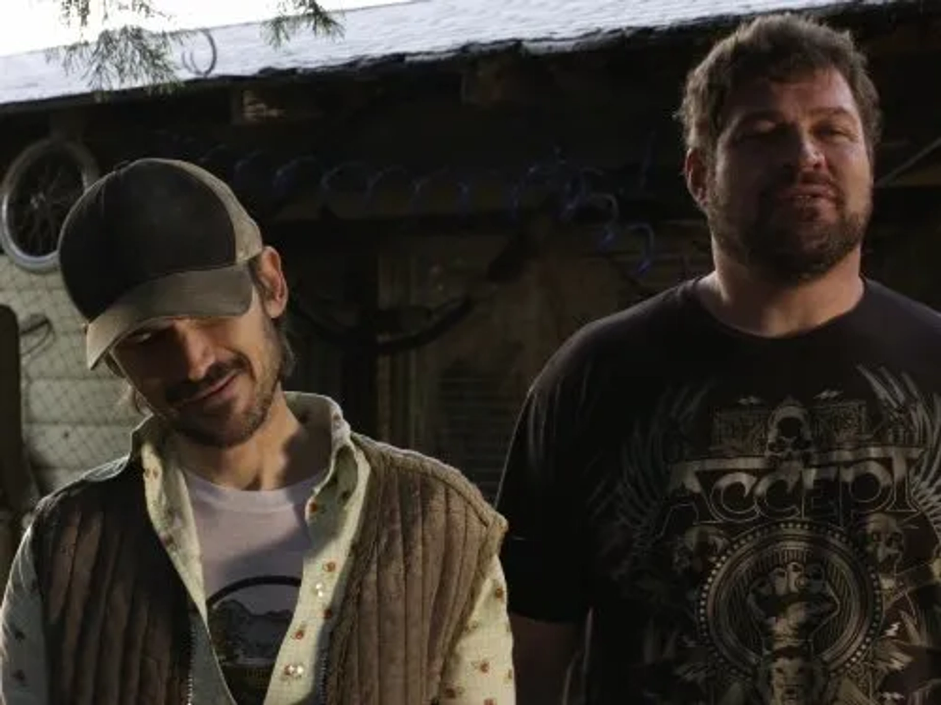 Jeremy Davies and Brad William Henke in Justified (2010)