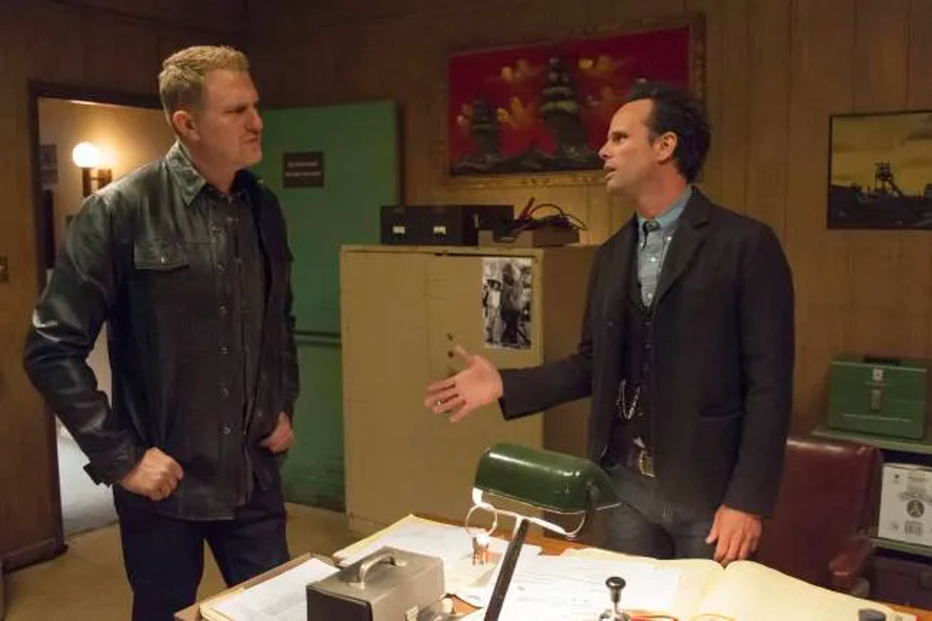 Michael Rapaport and Walton Goggins in Justified (2010)