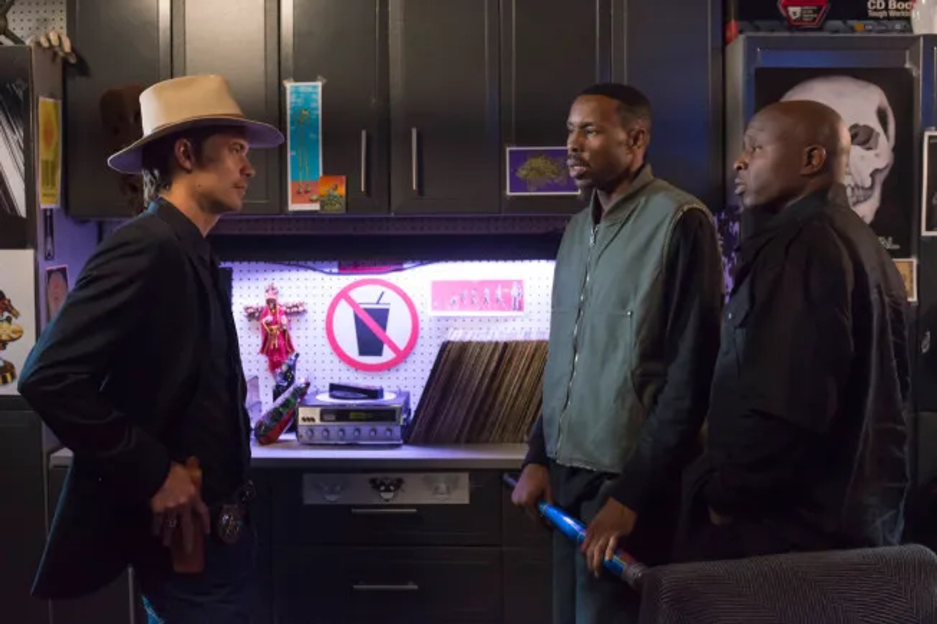 Steve Harris, Wood Harris, and Timothy Olyphant in Justified (2010)