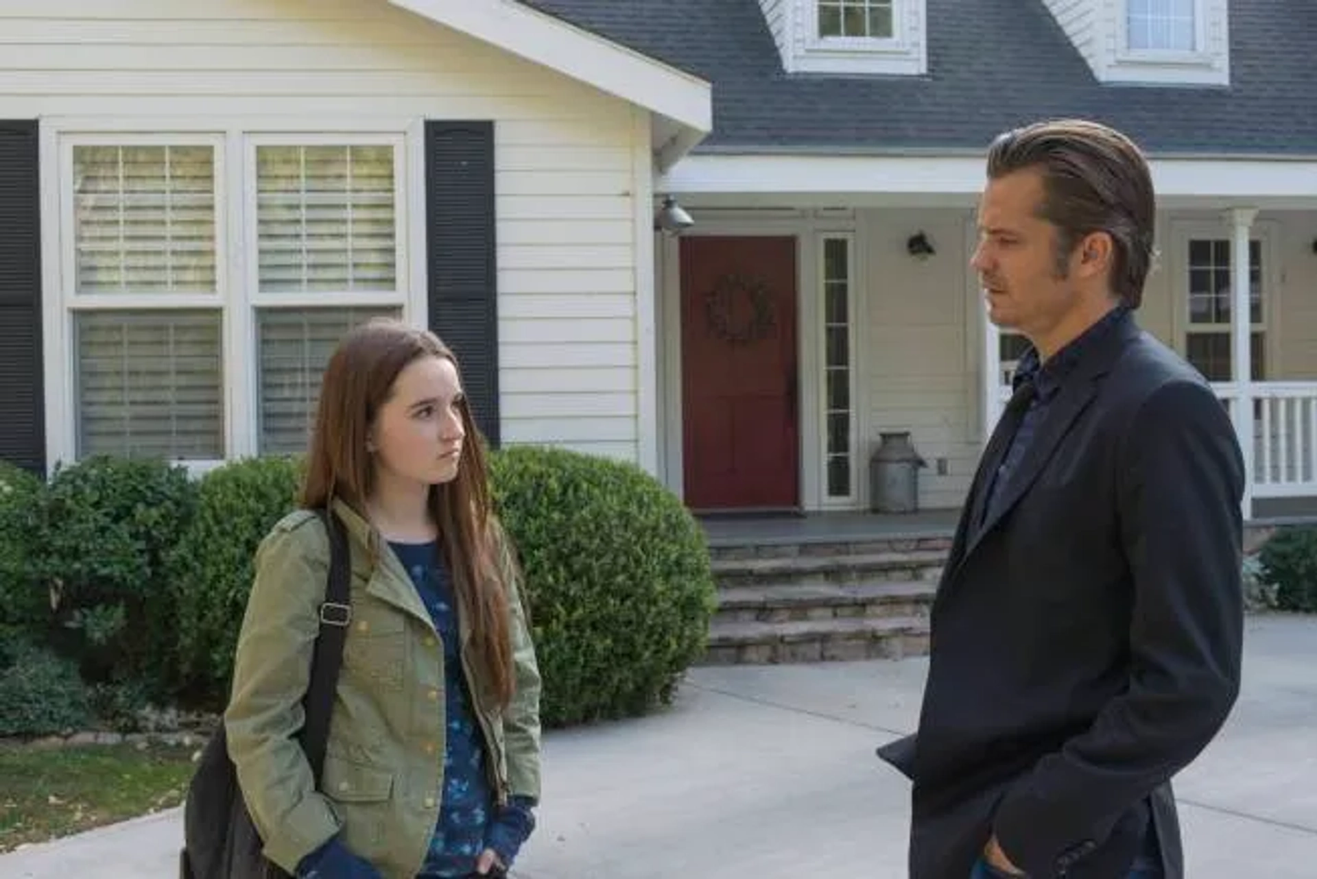 Timothy Olyphant and Kaitlyn Dever in Justified (2010)