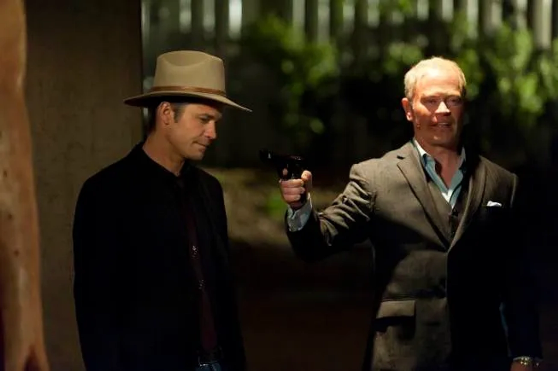 Neal McDonough and Timothy Olyphant in Justified (2010)