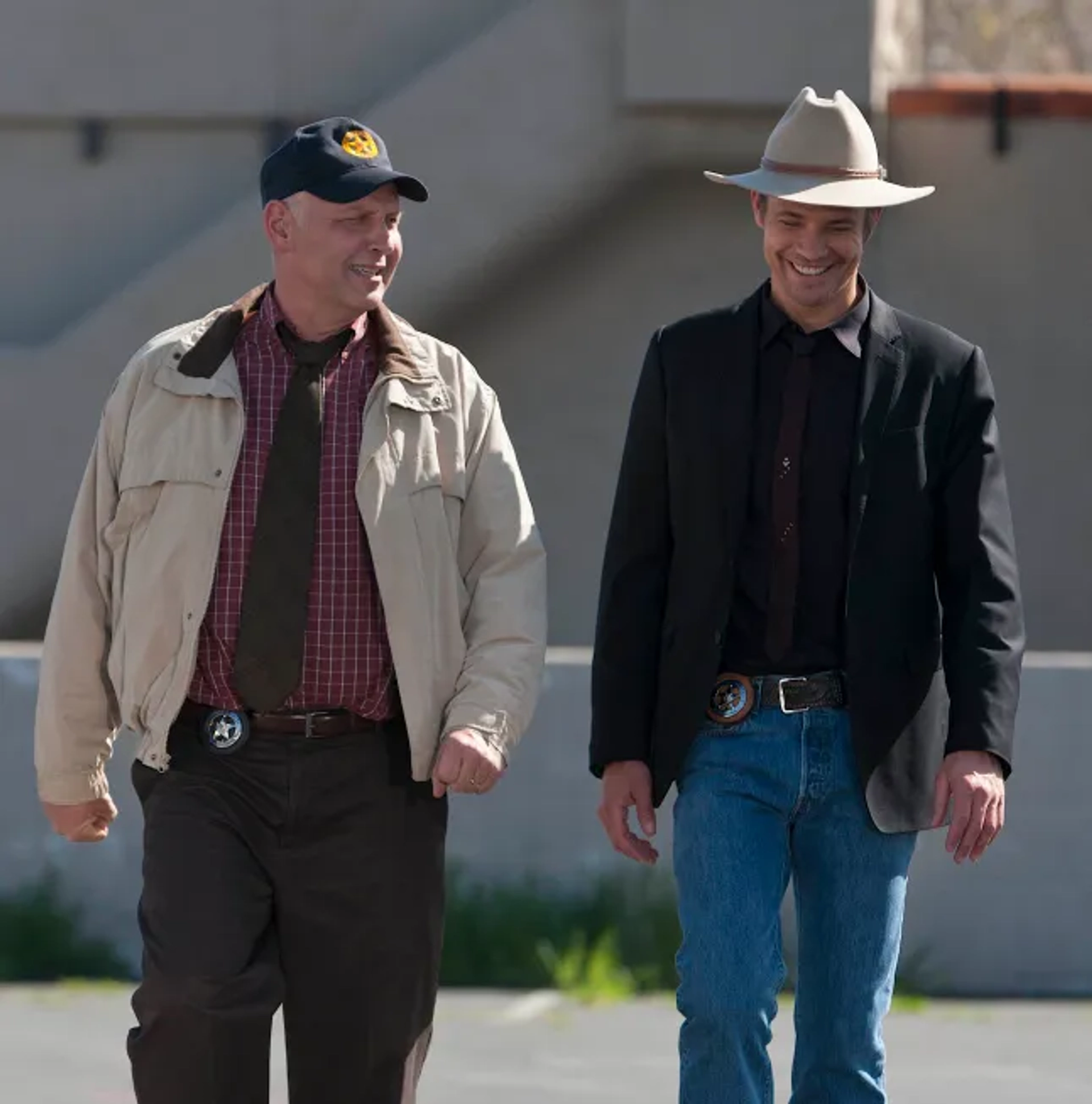 Timothy Olyphant and Nick Searcy in Justified (2010)