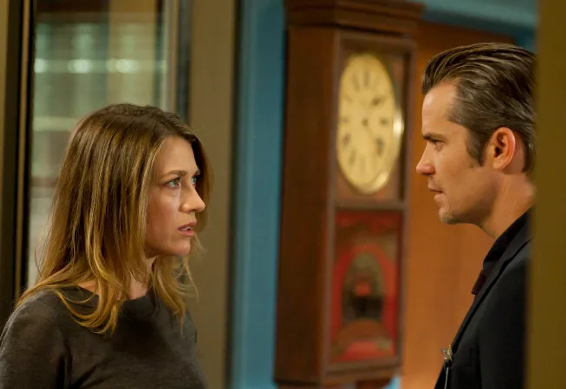 Timothy Olyphant and Natalie Zea in Justified (2010)