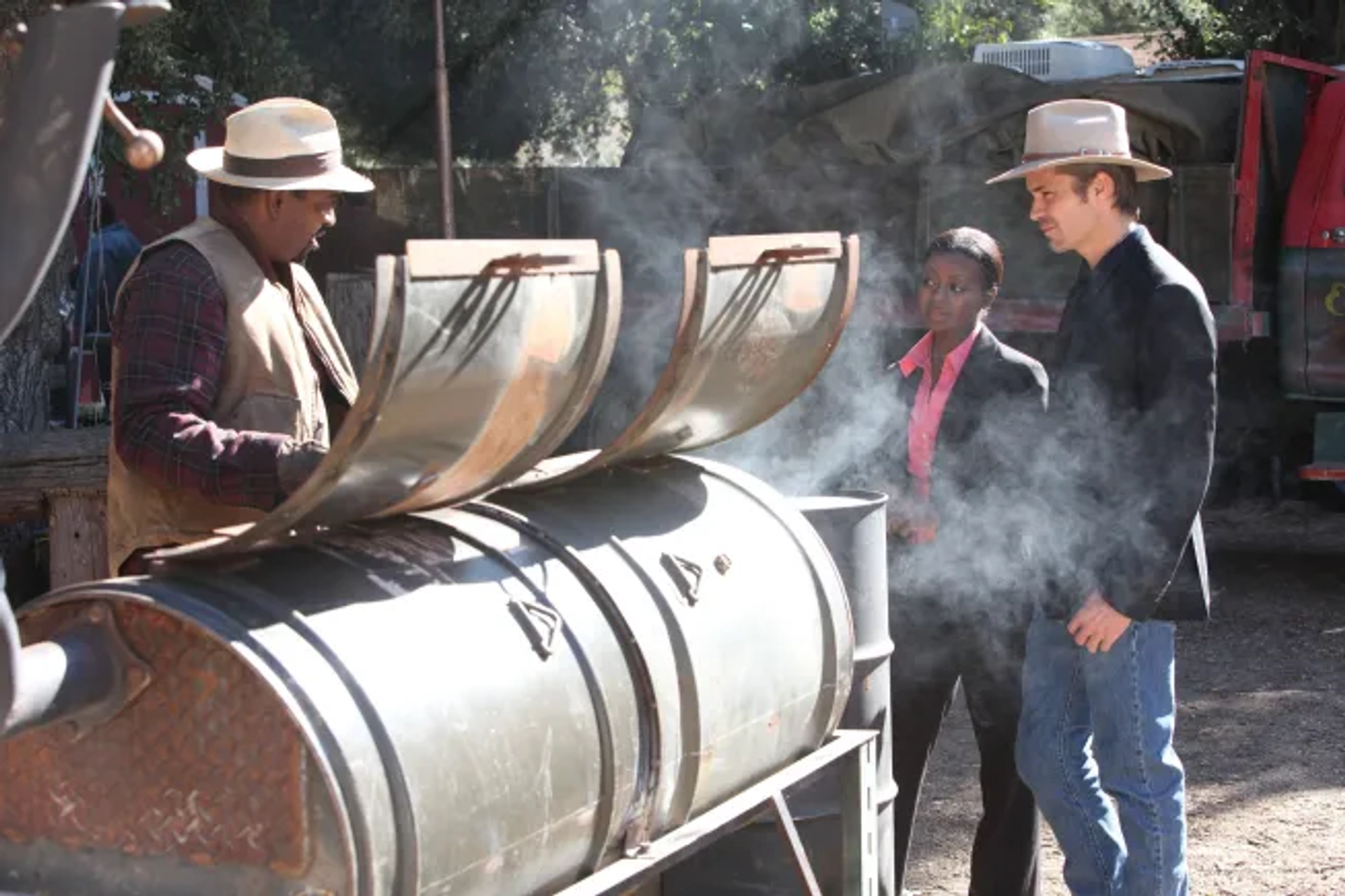 Timothy Olyphant, Mykelti Williamson, and Erica Tazel in Justified (2010)