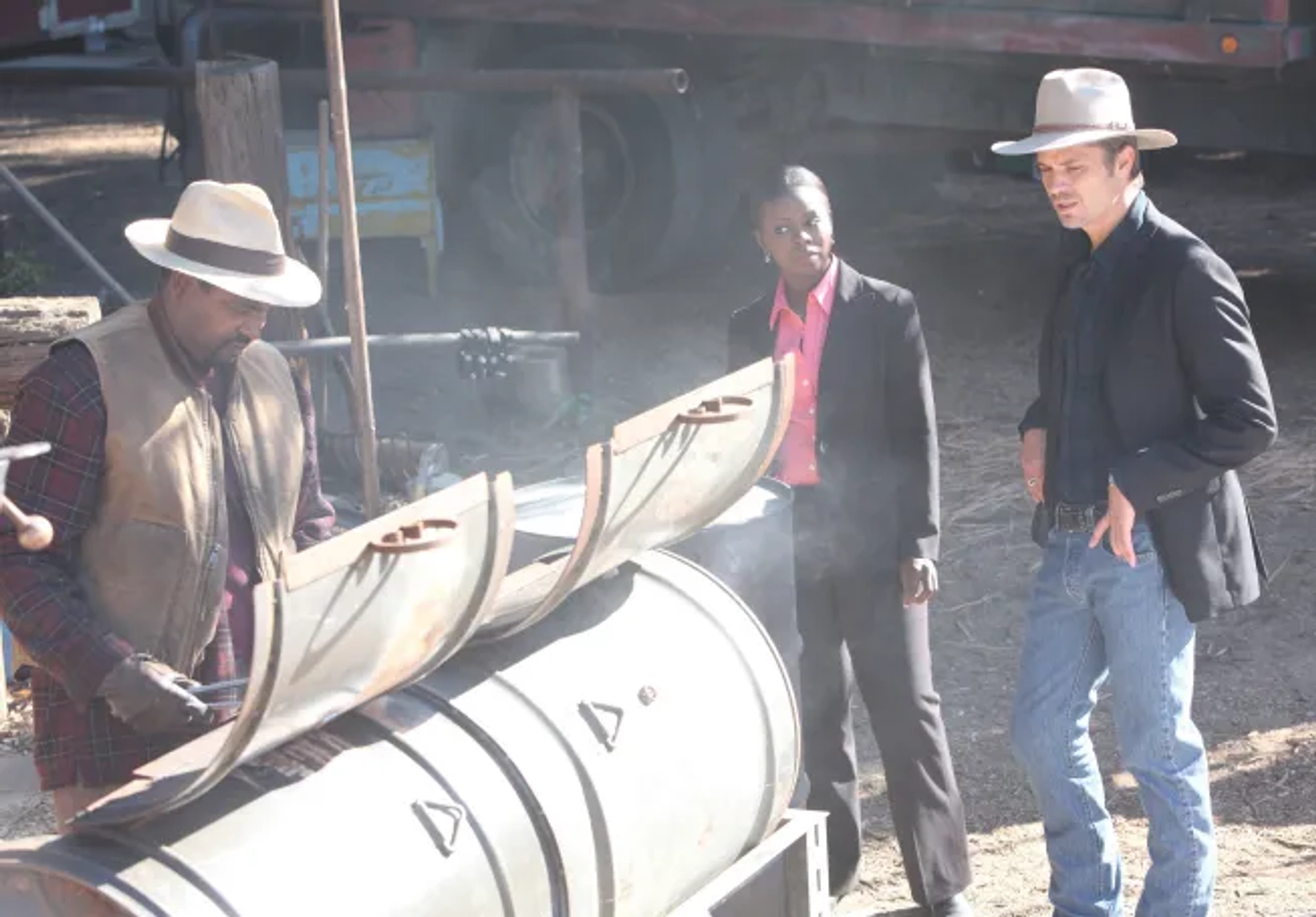 Timothy Olyphant, Mykelti Williamson, and Erica Tazel in Justified (2010)