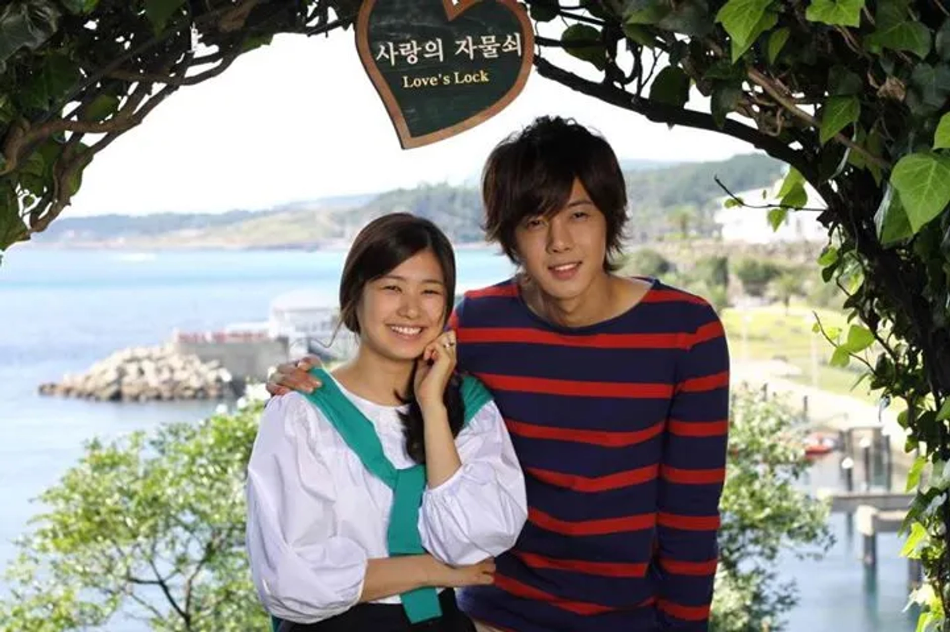 Kim Hyun-joong and Jung So-Min in Mischievous Kiss (2010)